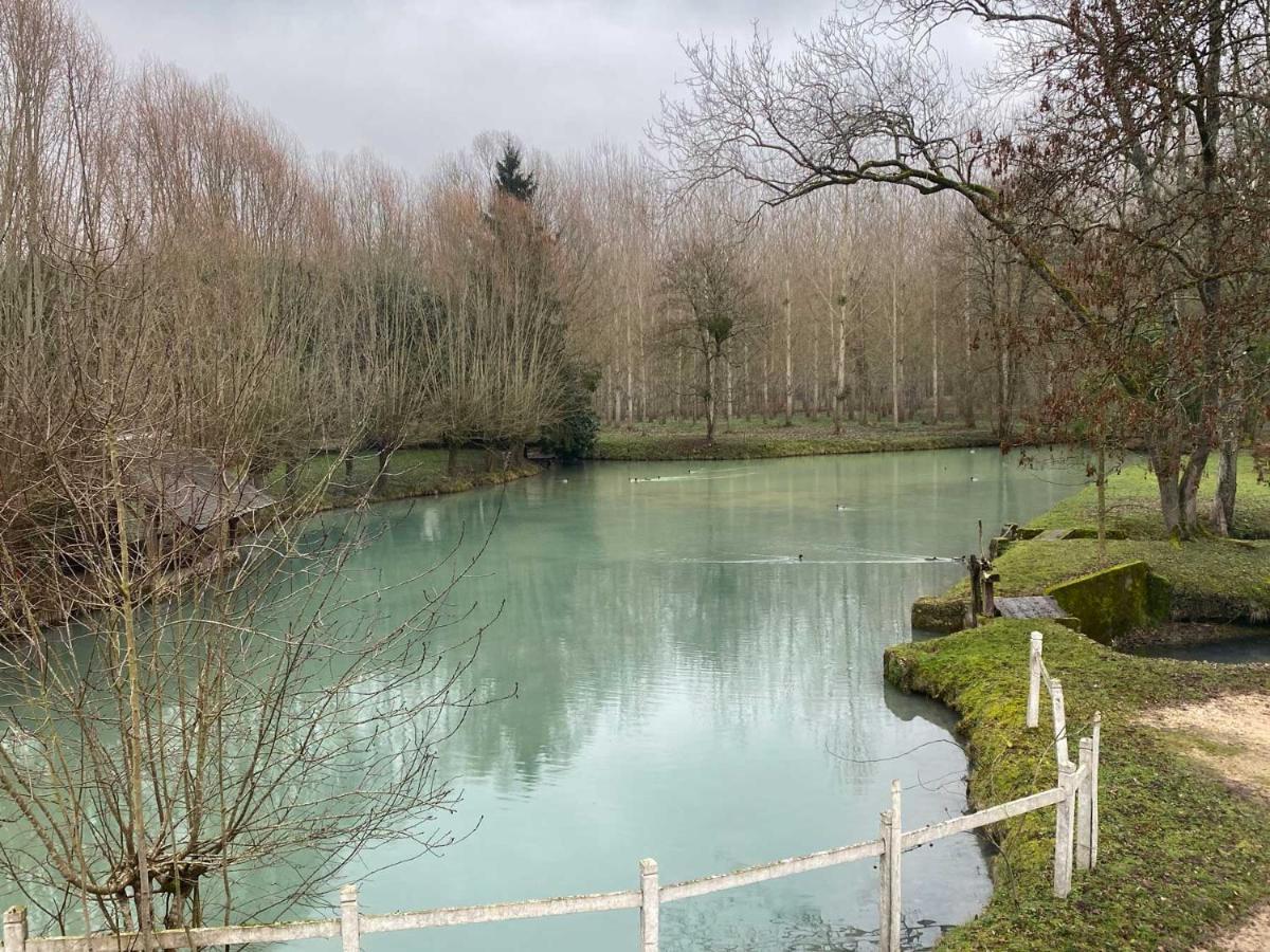 Le Moulin De Pasnel Bed & Breakfast Monteaux ภายนอก รูปภาพ