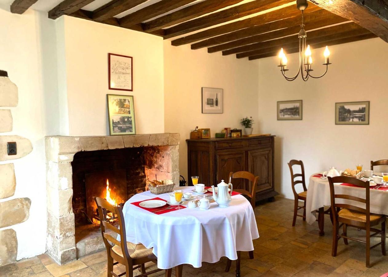 Le Moulin De Pasnel Bed & Breakfast Monteaux ภายนอก รูปภาพ